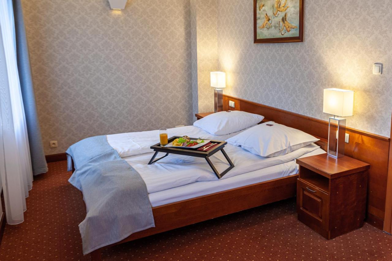 Eurohotel Сважендз Екстериор снимка