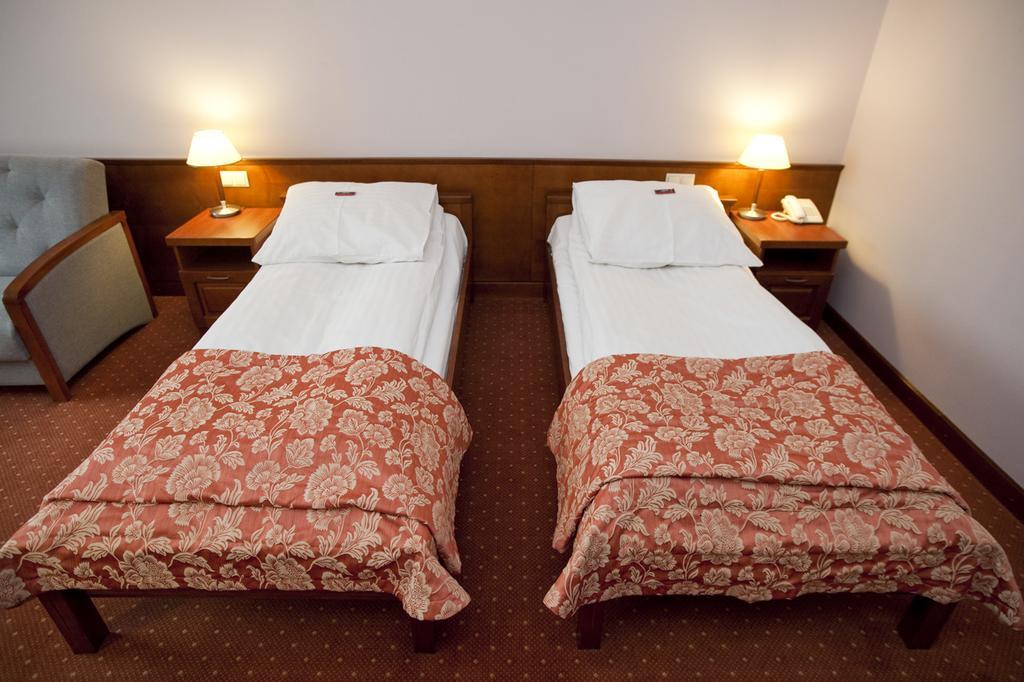 Eurohotel Сважендз Екстериор снимка